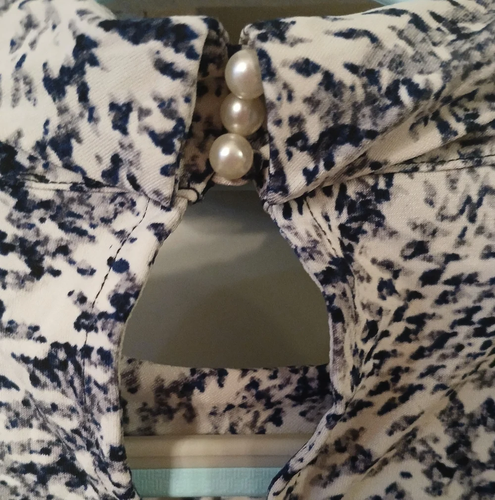 NWOT - Karl Lagerfeld Women's Navy & White Long Sleeve Geometric Design Top S